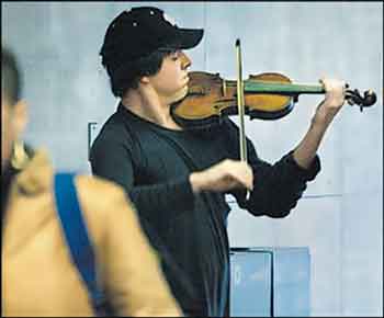 treus story violin player